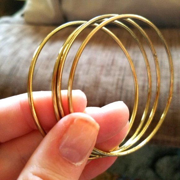 🦙HOLD🦙Set of Seven Gold Bangle Bracelets - Picture 3 of 6